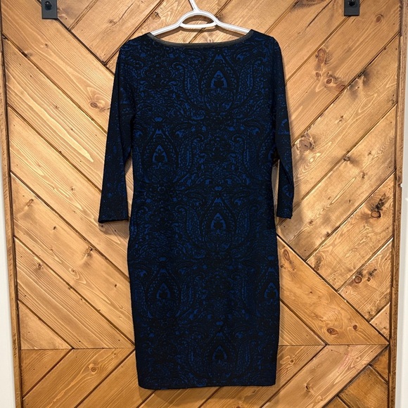 Anna Scott Elegant Black and Blue Lace Overlay Patterned Dress - Picture 3 of 6